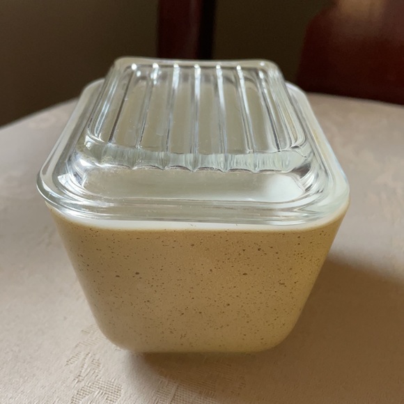 HTF vintage Pyrex tan speckled Homestead refrigerator jar, fridgie w/lid EUC - Picture 2 of 10